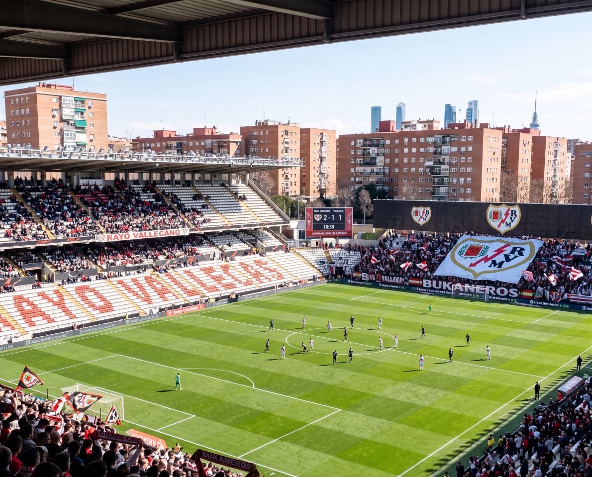 Estadio de Vallecas – Innenraum mit Spielfeld